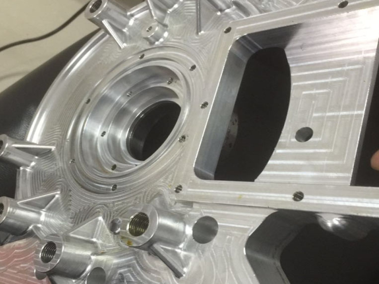 汽车发动机壳加工